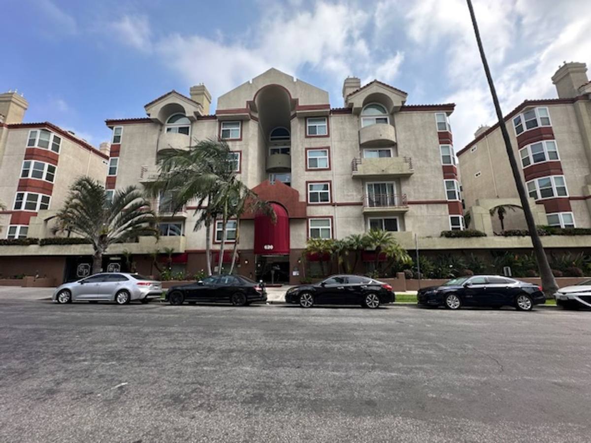 Condo for rent at 620 S Gramercy Place, Los Angeles, CA 90005