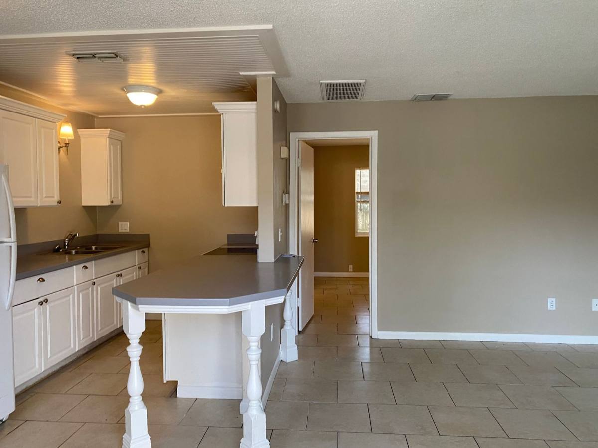 Apartment for rent at 3028 Robert Ave #F, Auburndale, FL 33823