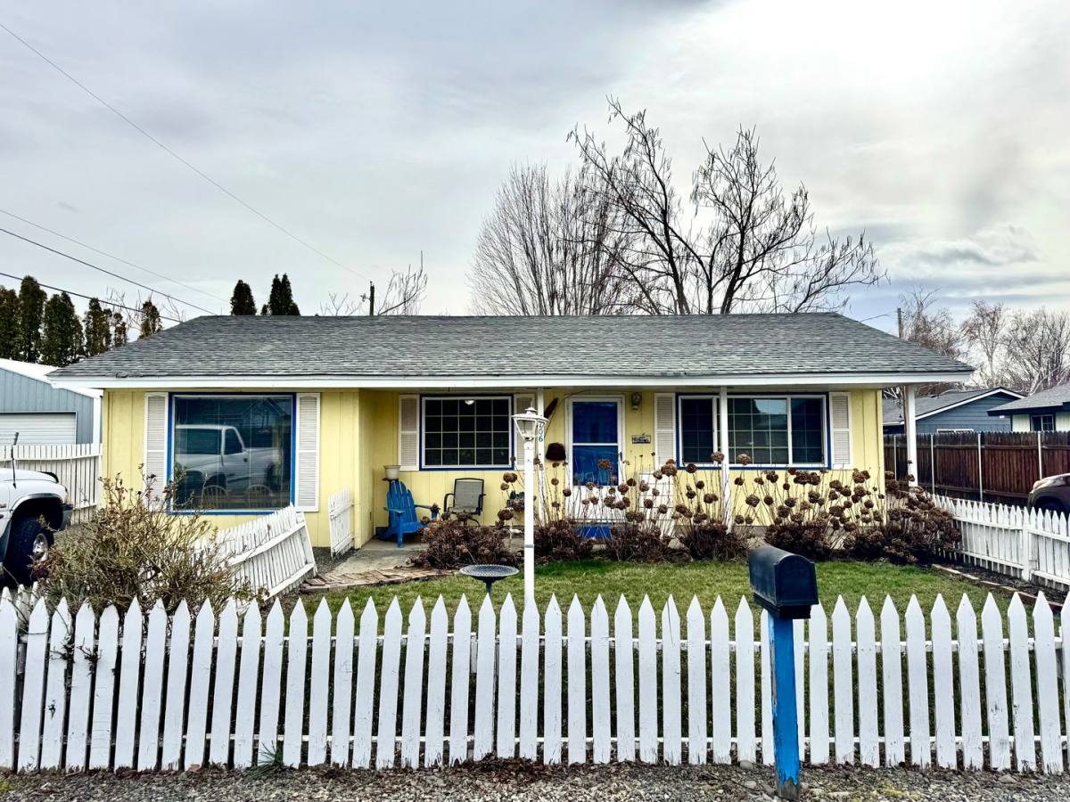 House for rent at 1106 Spokane St, Yakima, WA 98902