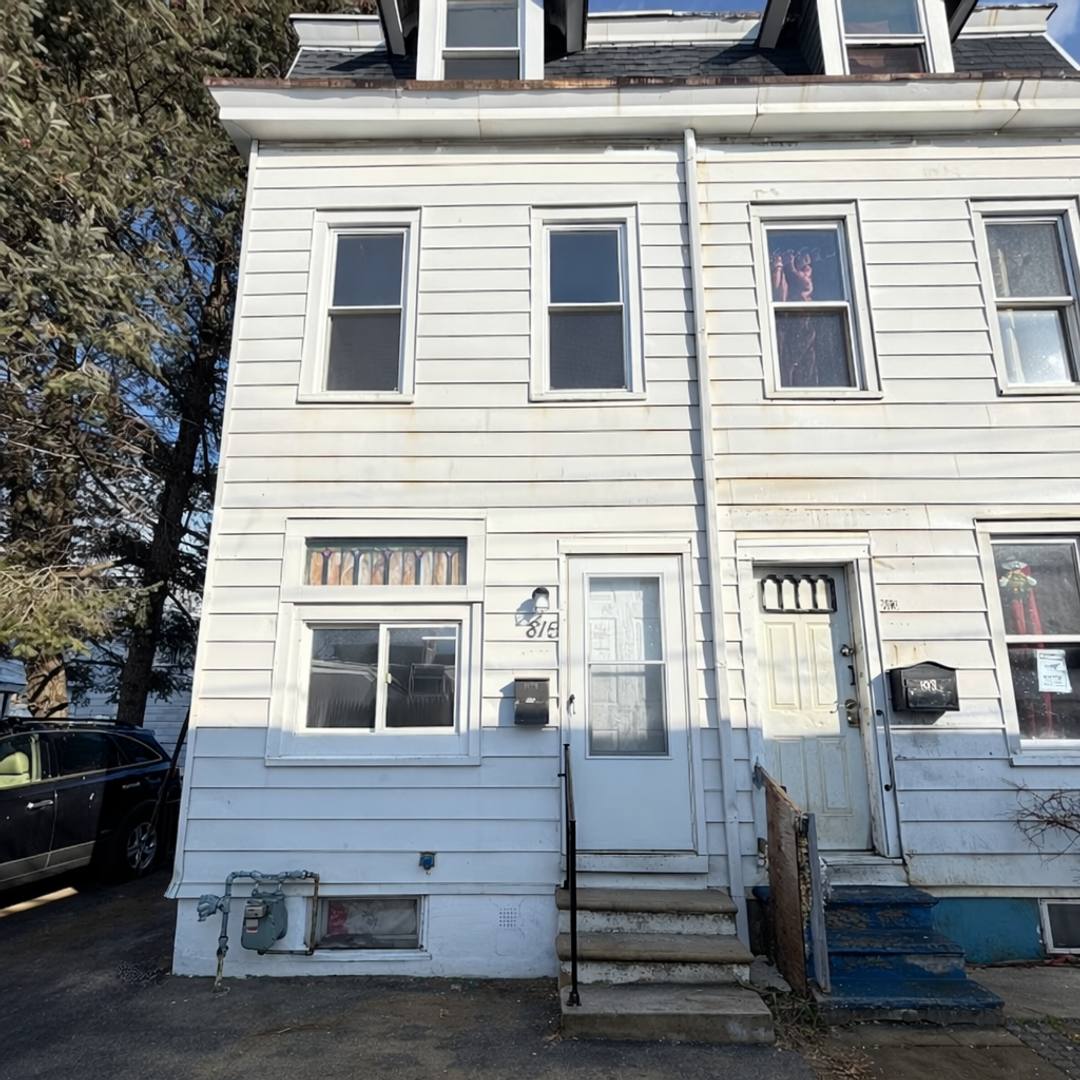 Townhouse for rent at 815 N Silk St, Allentown, PA 18102