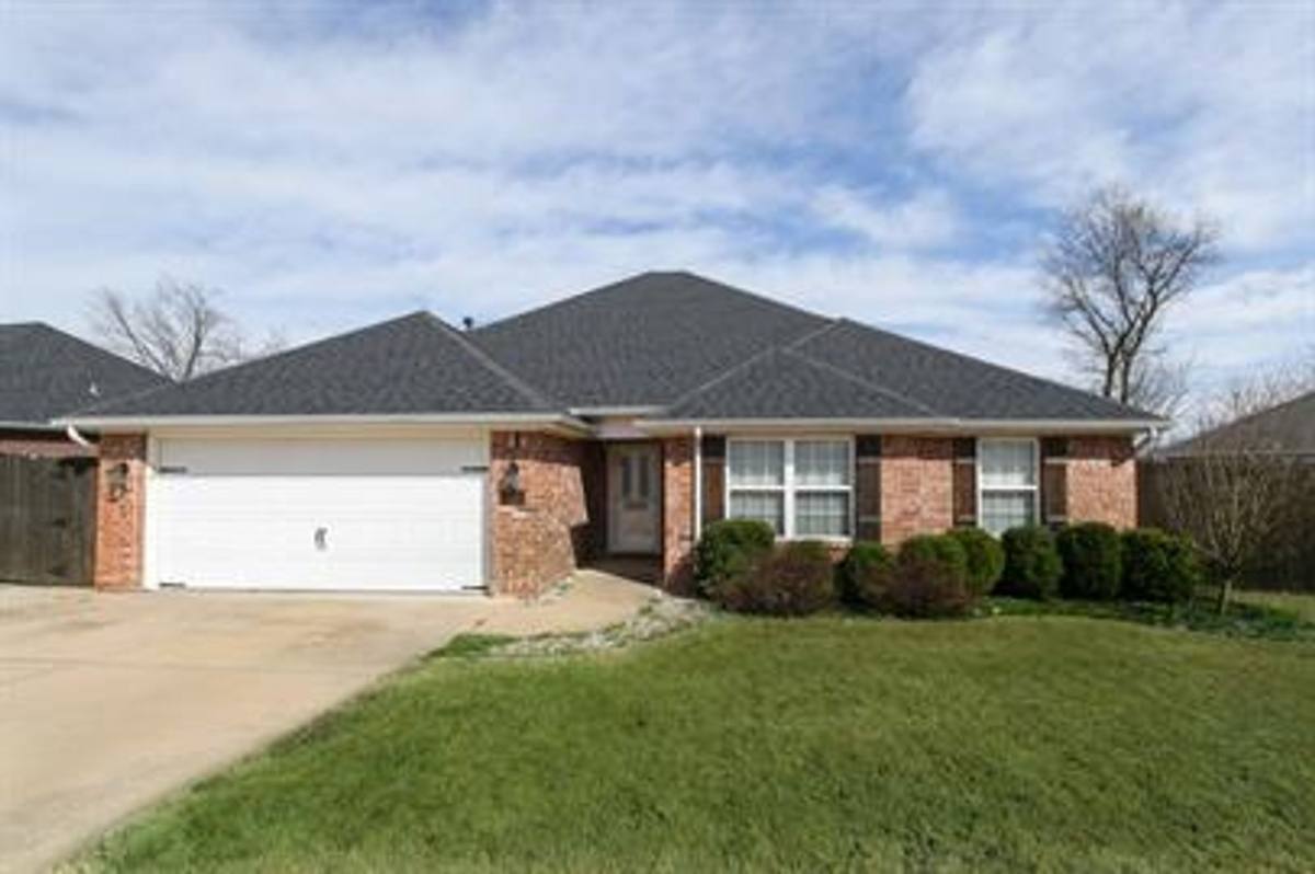 House for rent at 720 Harvest St, Centerton, AR 72719