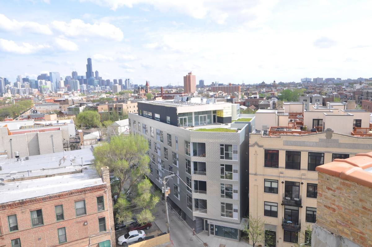 Apartment for rent at 1515 W Haddon Ave, Chicago, IL 60642
