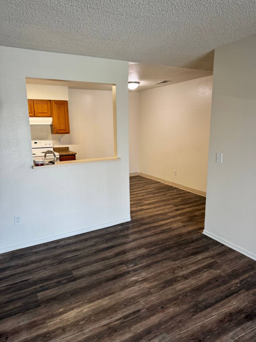 Apartment for rent at 3101 Coventry Dr, Bakersfield, CA 93304