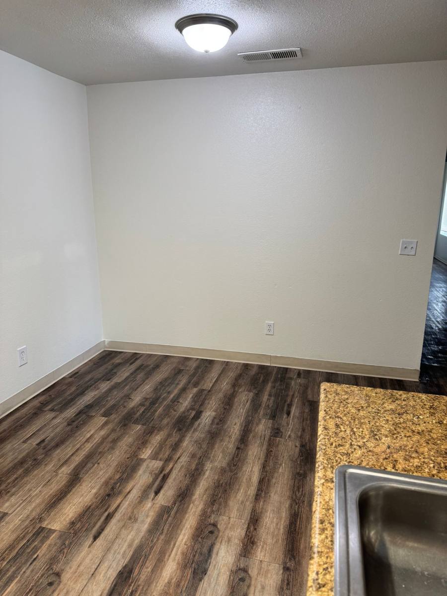 Apartment for rent at 3101 Coventry Dr, Bakersfield, CA 93304