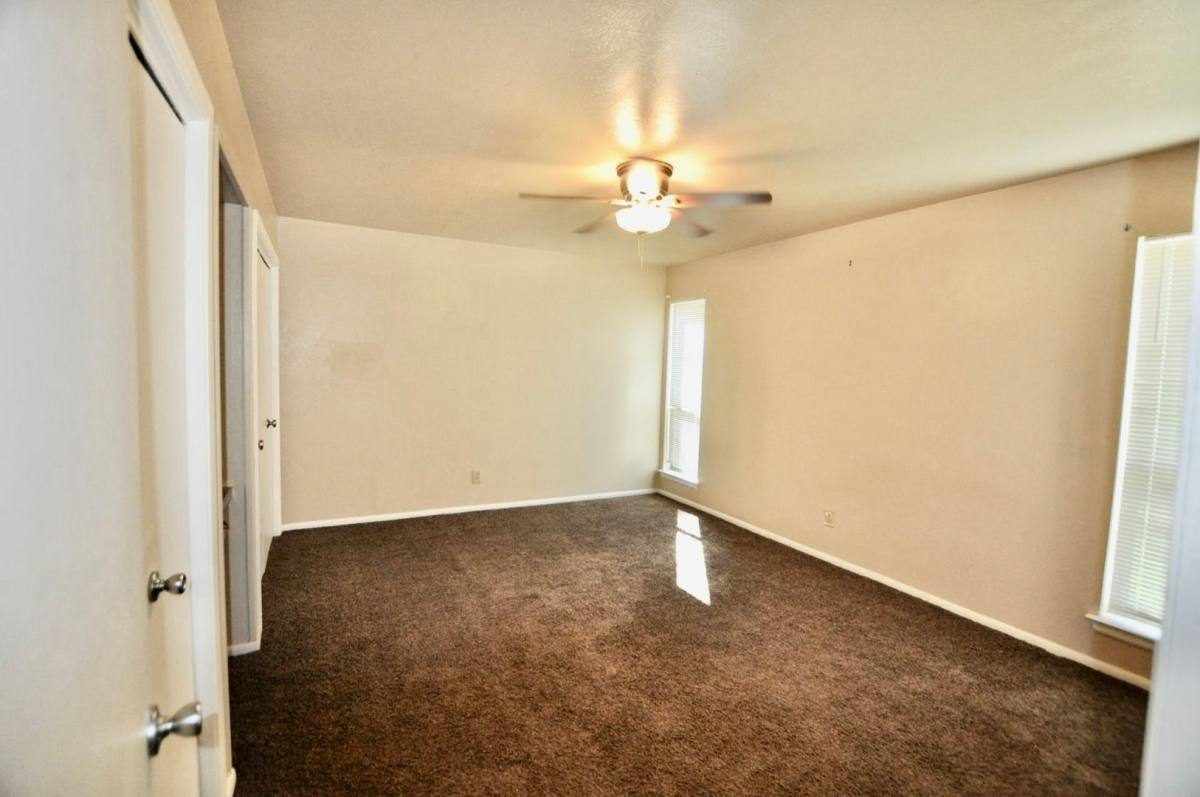 Townhouse for rent at 202 E Oak St, Weatherford, TX 76086