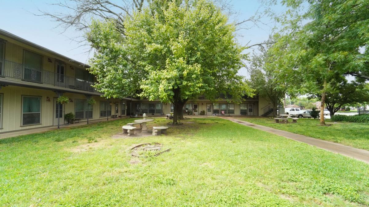 Townhouse for rent at 202 E Oak St, Weatherford, TX 76086