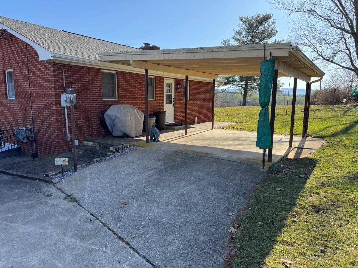 House for rent at 5473 Orchard Dr, Timberville, VA 22853