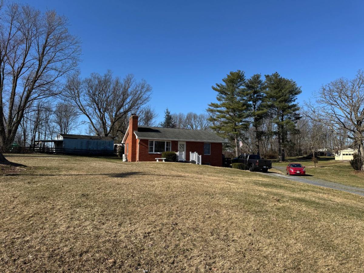 House for rent at 5473 Orchard Dr, Timberville, VA 22853