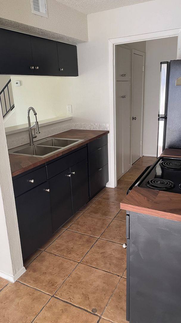 Apartment for rent at 1705 Coronado Hills Dr, Austin, TX 78752