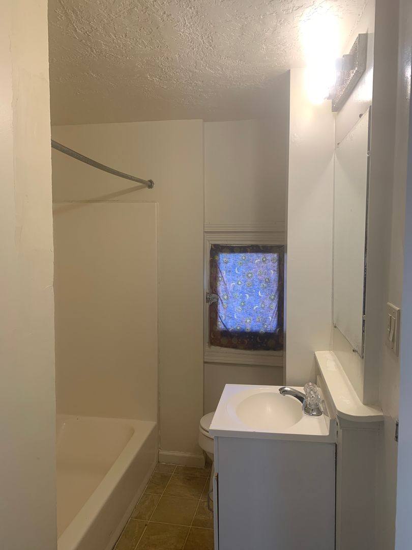 Apartment for rent at 124 N W St, York, PA 17401