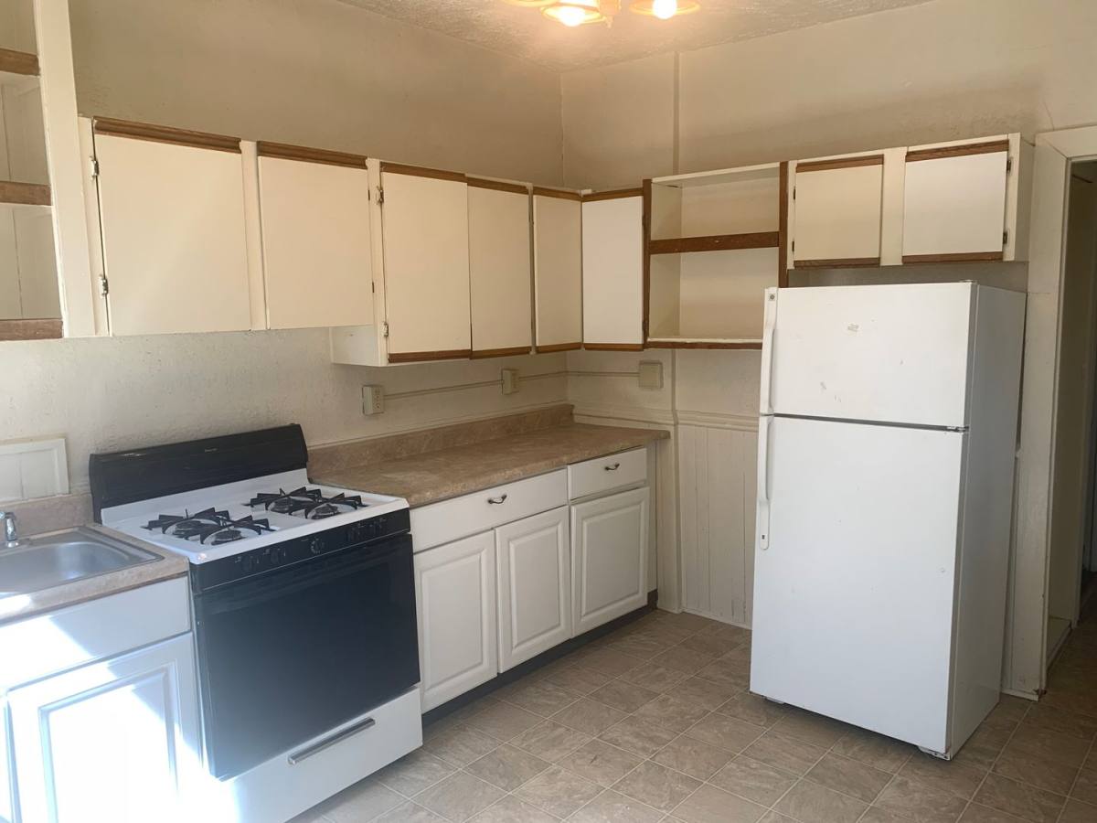 Apartment for rent at 124 N W St, York, PA 17401