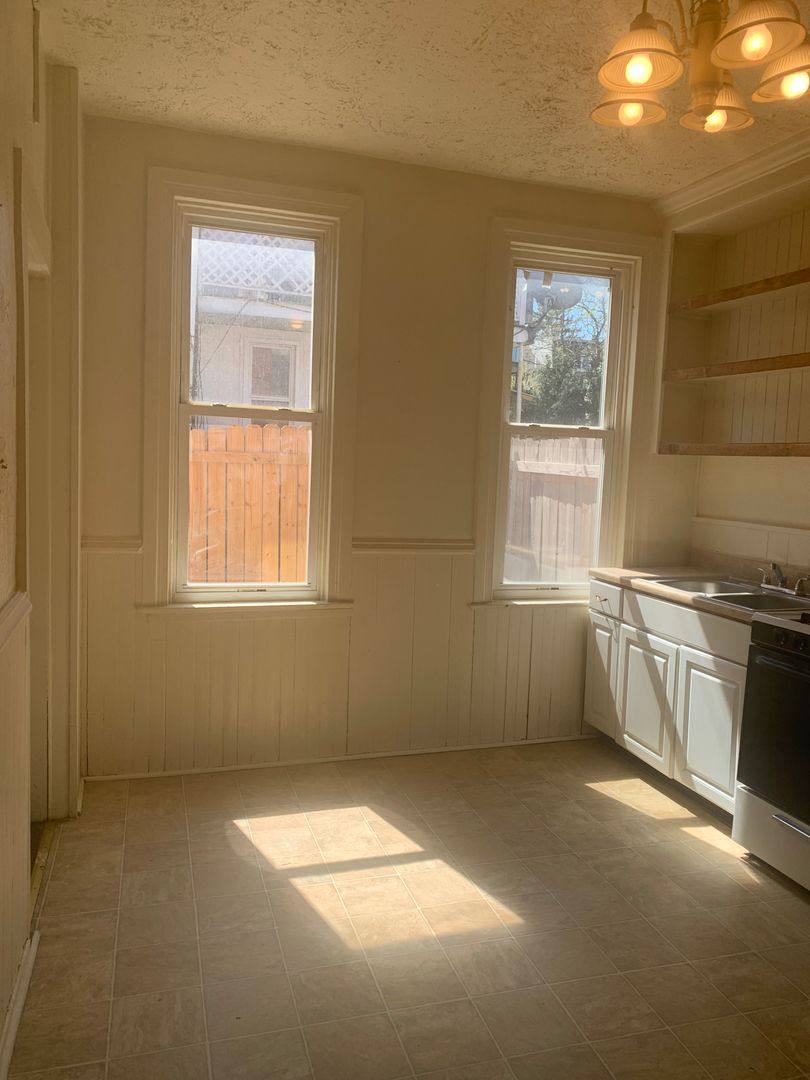 Apartment for rent at 124 N W St, York, PA 17401