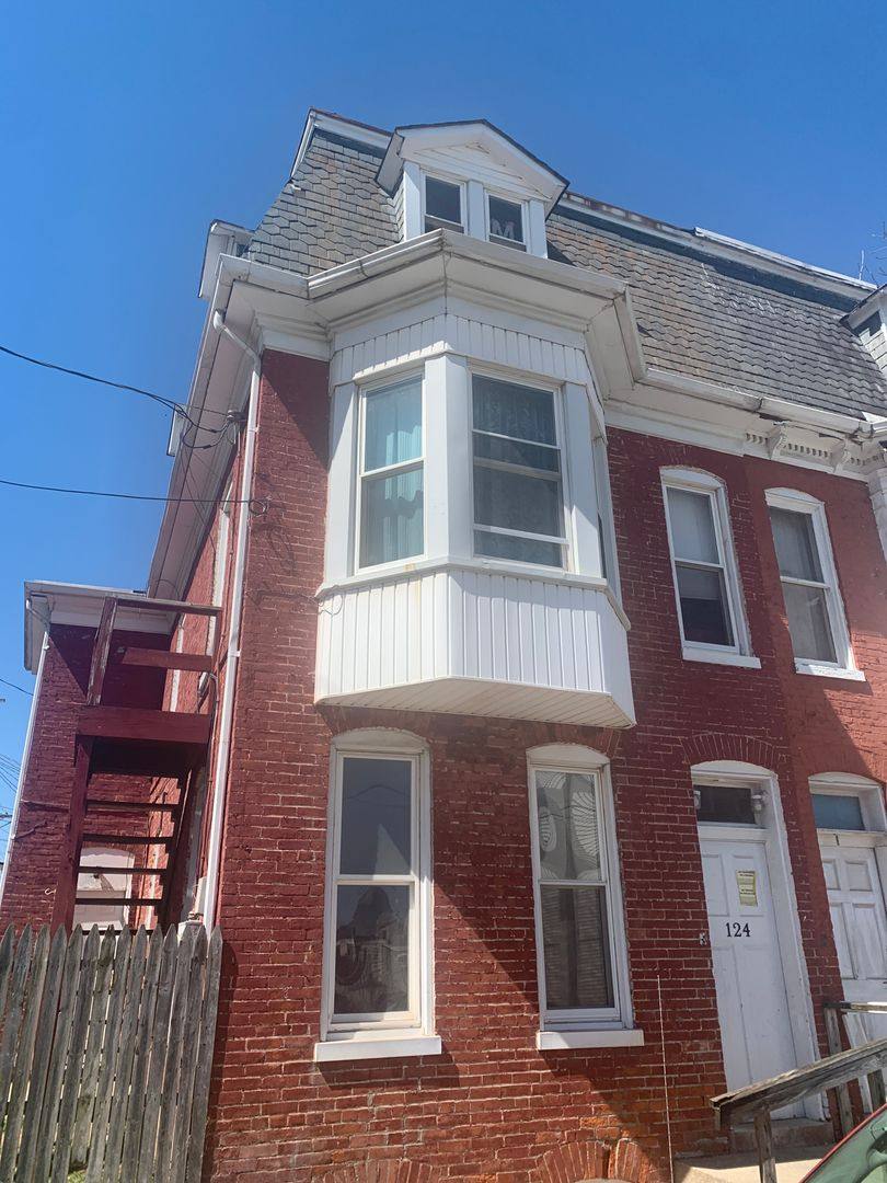 Apartment for rent at 124 N W St, York, PA 17401
