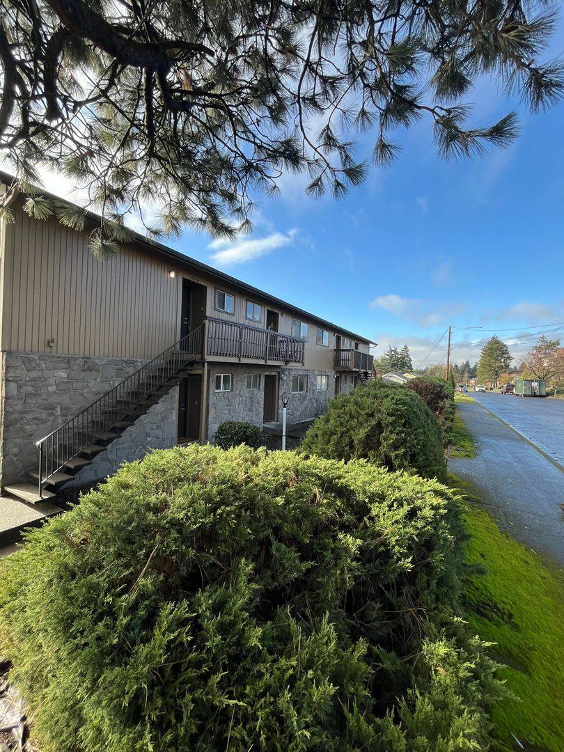 Apartment for rent at 2127 E 6th St, Vancouver, WA 98661