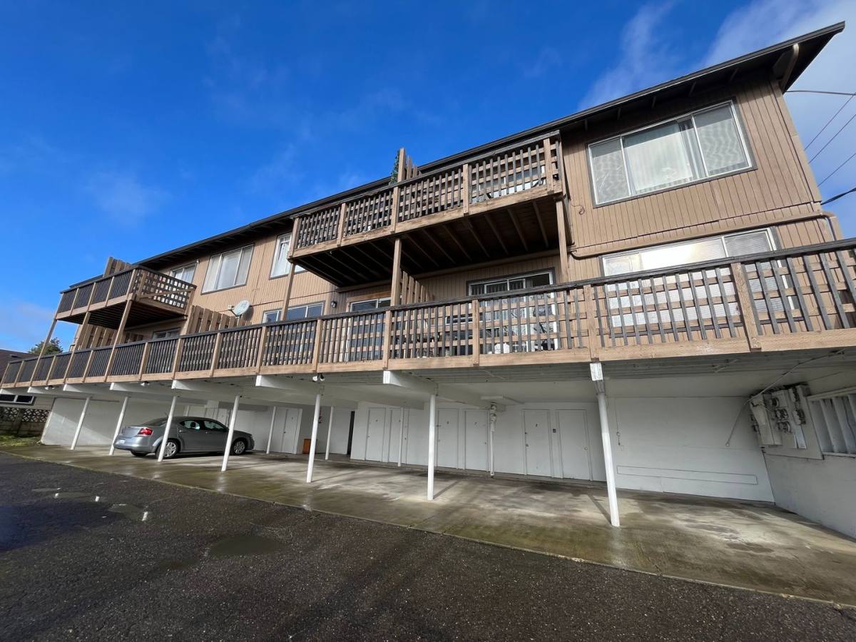 Apartment for rent at 2127 E 6th St, Vancouver, WA 98661