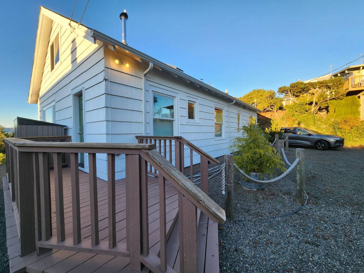 House for rent at 450 W Lexington Ave, Astoria, OR 97103