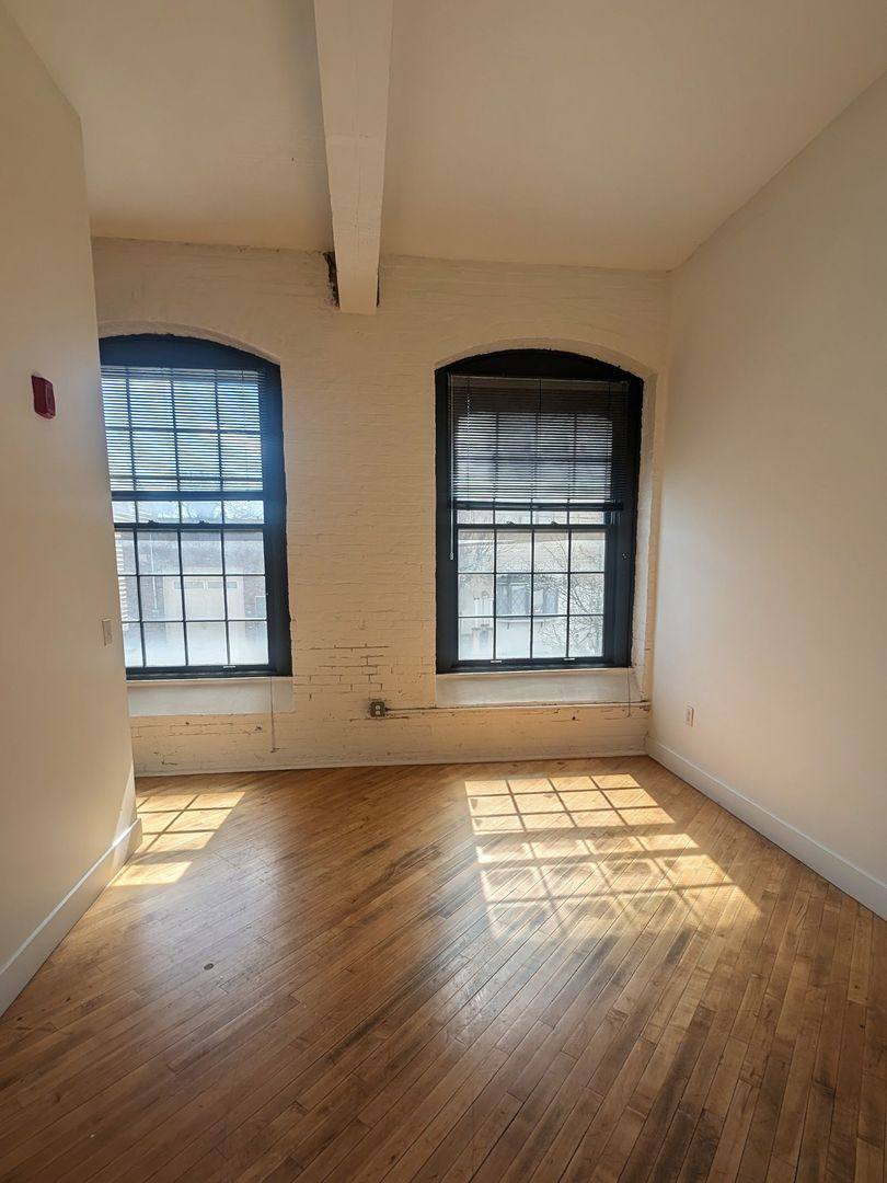 Apartment for rent at 176 Division St, Trenton, NJ 08611