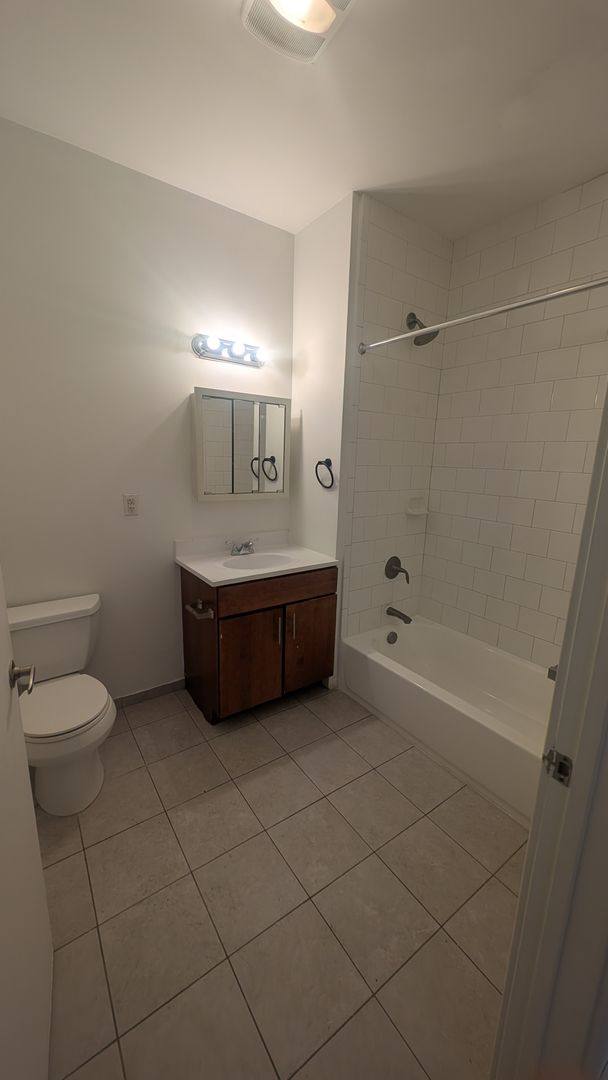 Apartment for rent at 176 Division St, Trenton, NJ 08611