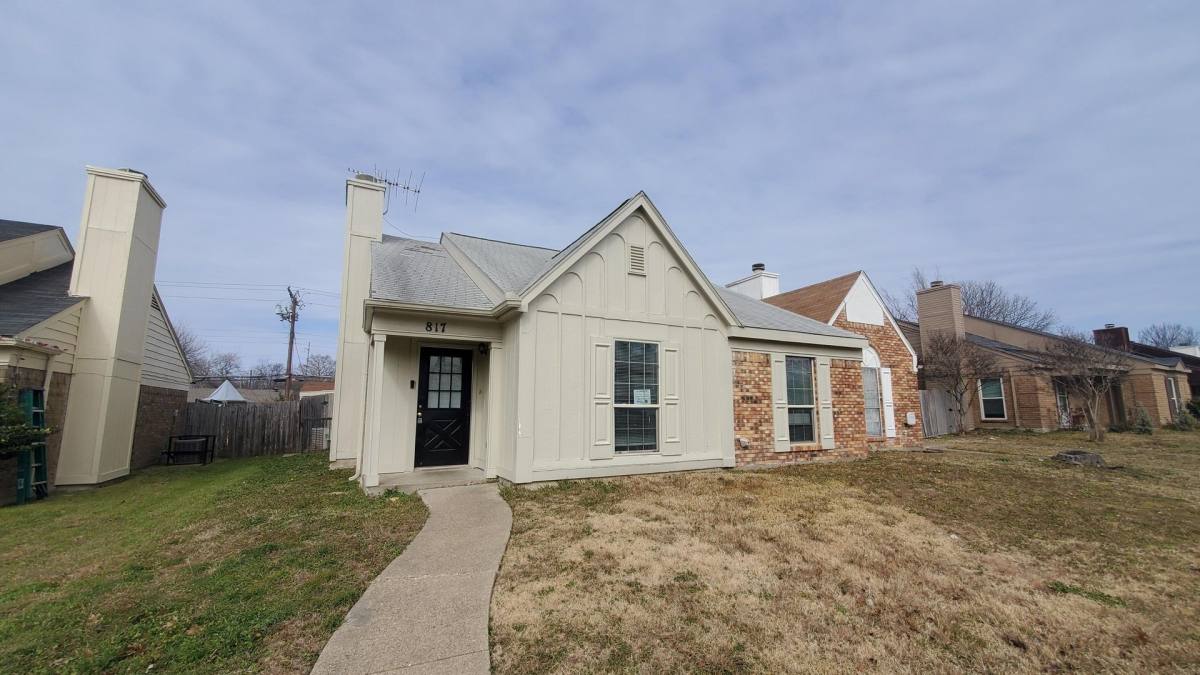 House for rent at 817 Denmark Dr, Mesquite, TX 75149