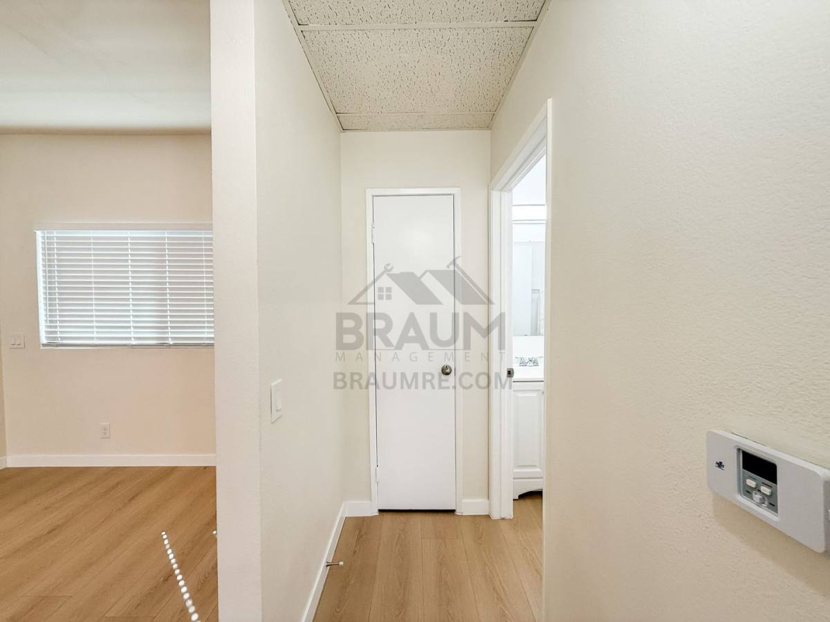 Apartment for rent at 11459 Collins St, North Hollywood, CA 91601