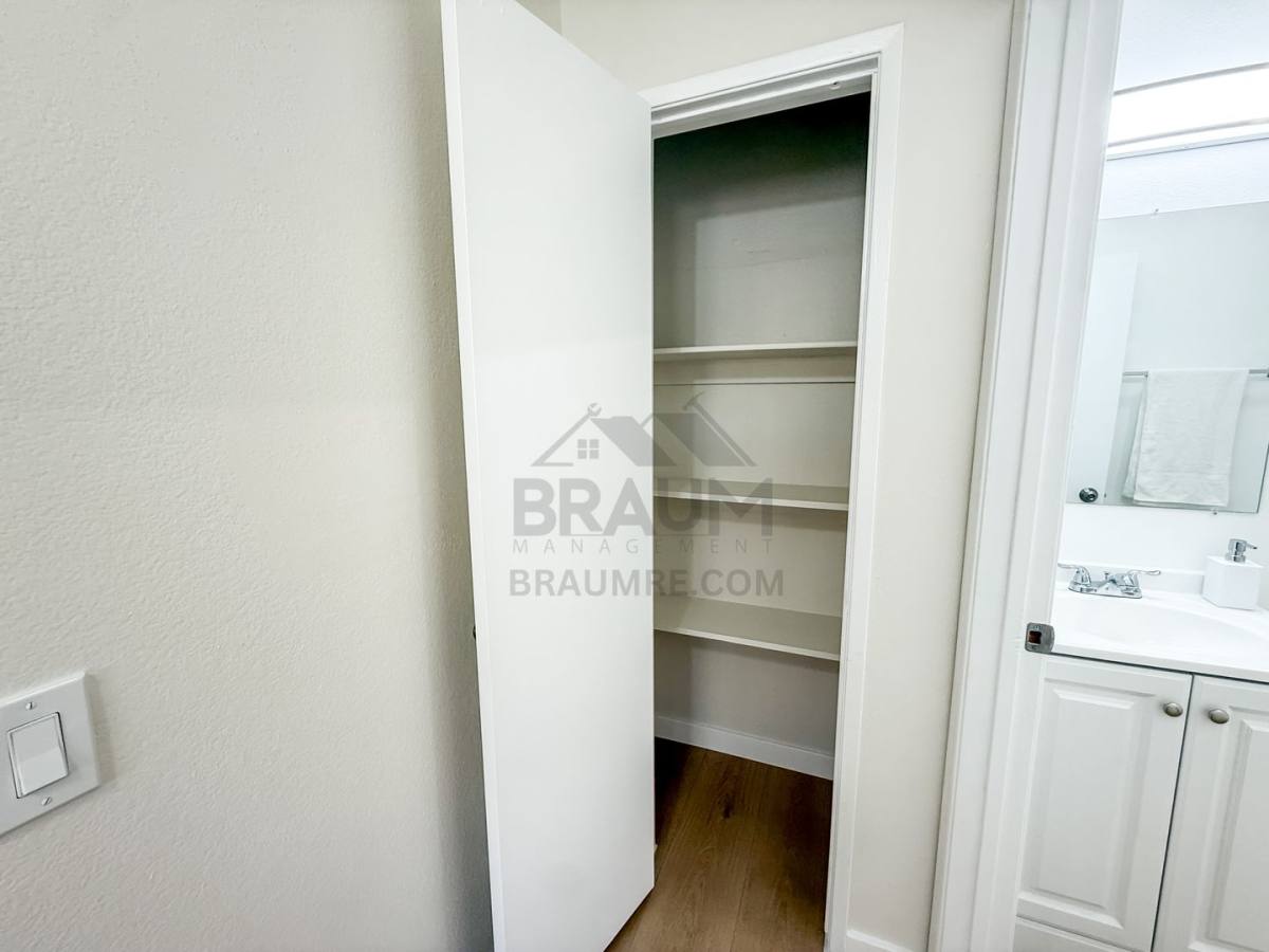 Apartment for rent at 11459 Collins St, North Hollywood, CA 91601
