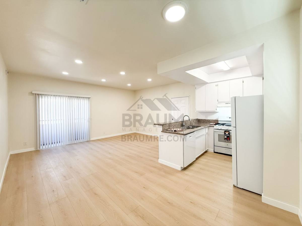 Apartment for rent at 11459 Collins St, North Hollywood, CA 91601