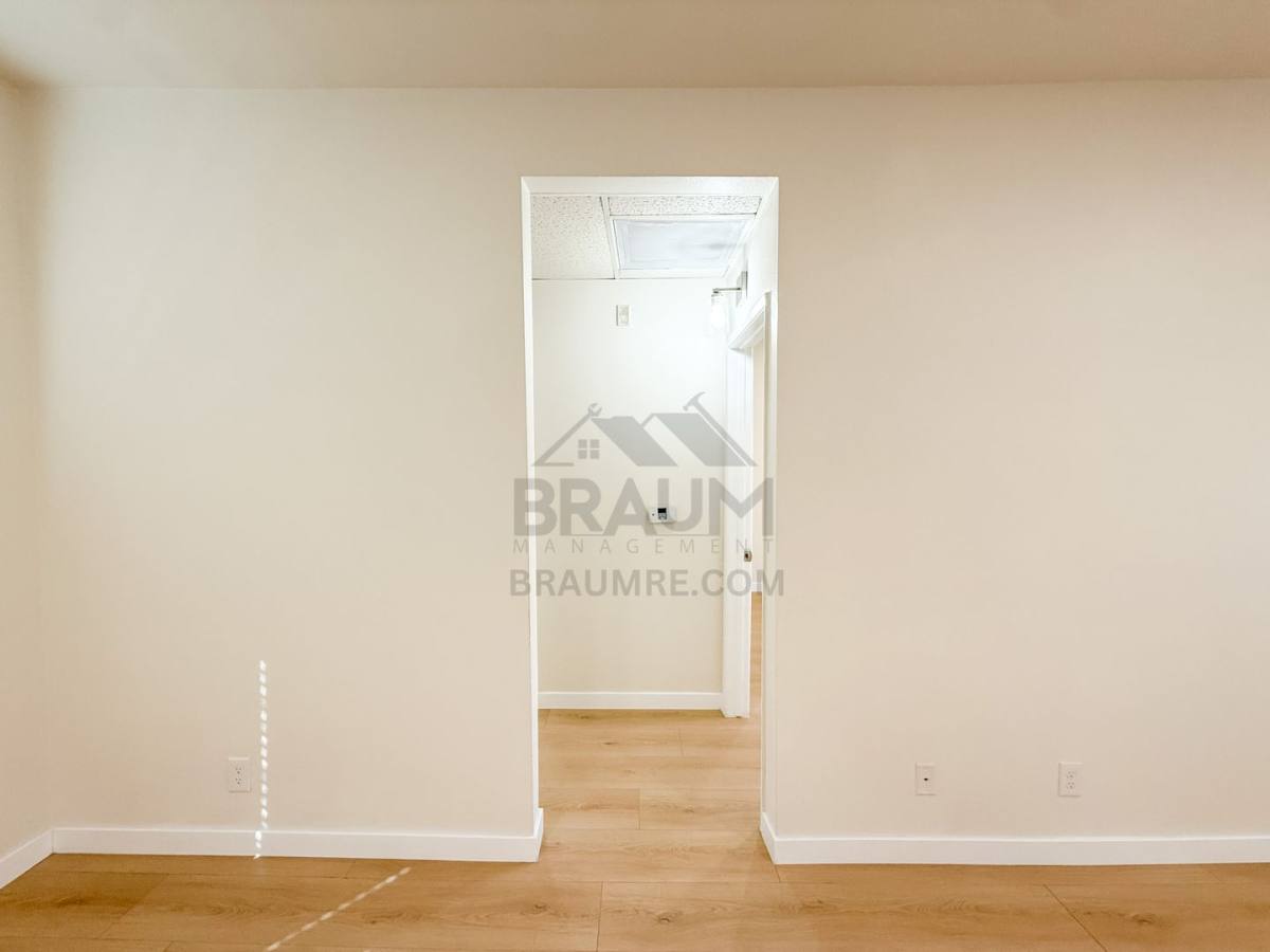 Apartment for rent at 11459 Collins St, North Hollywood, CA 91601