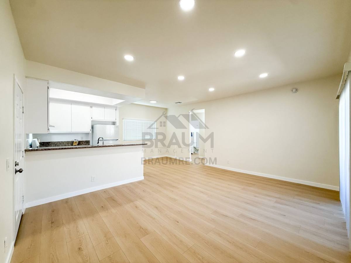 Apartment for rent at 11459 Collins St, North Hollywood, CA 91601