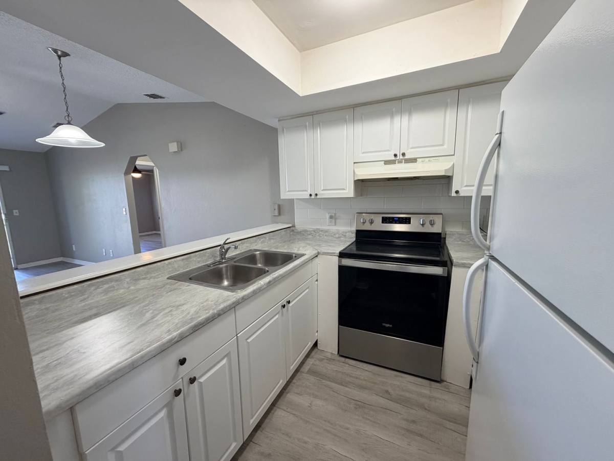 Apartment for rent at 823 Gleason Parkway, Cape Coral, FL 33914