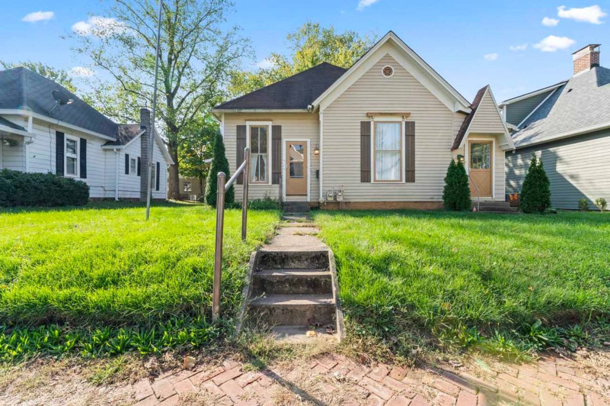 Apartment for rent at 1427 Wayne St, Noblesville, IN 46060