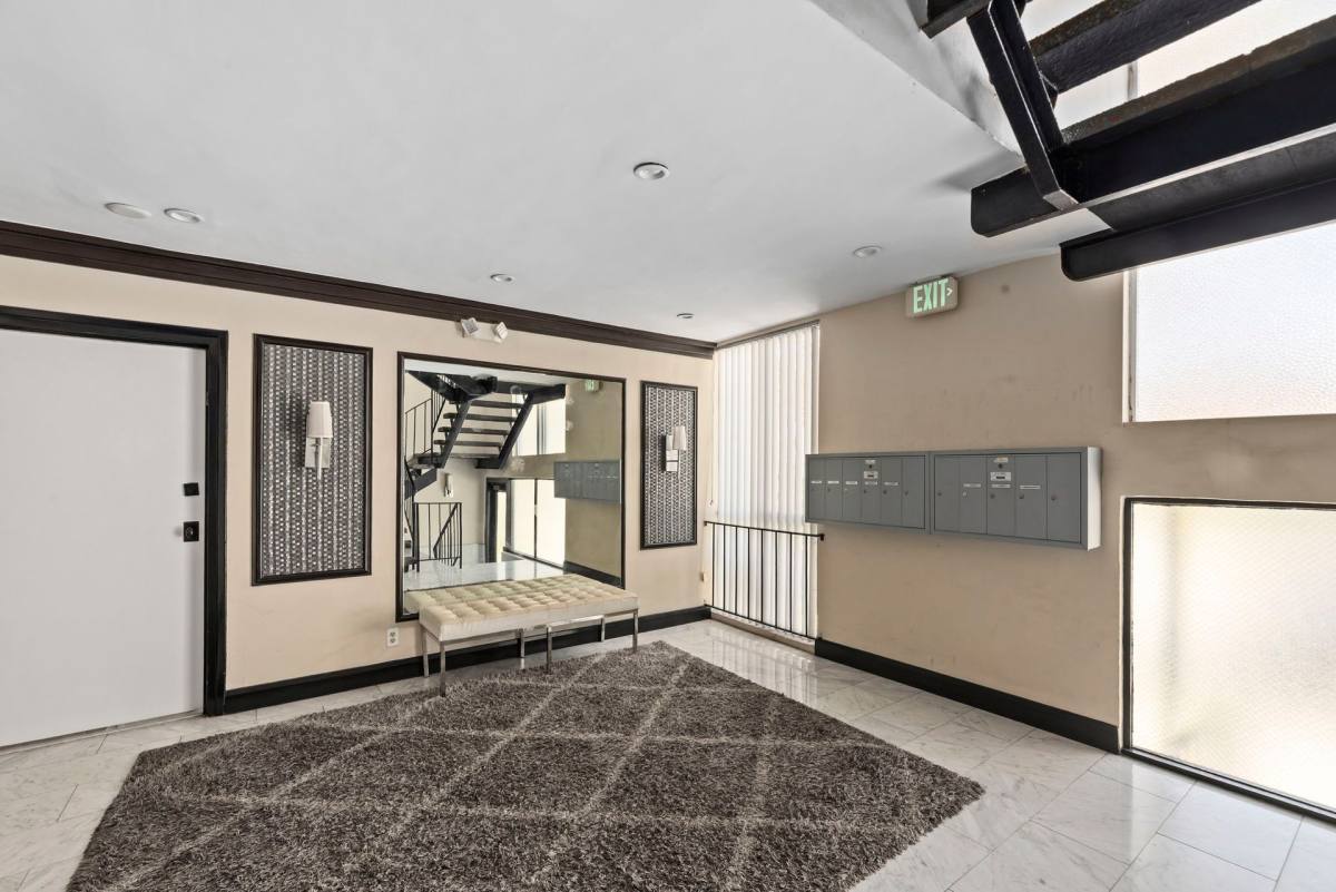 Apartment for rent at 212 S Arnaz Dr, Beverly Hills, CA 90211