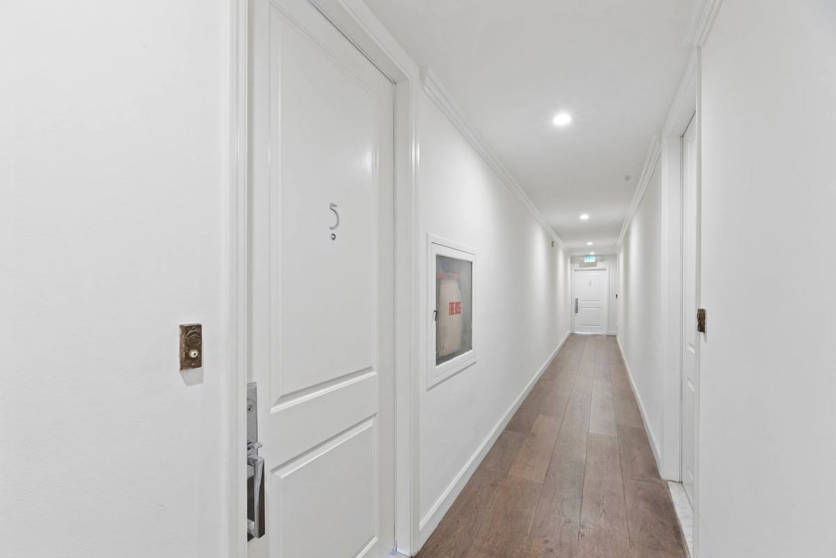 Apartment for rent at 212 S Arnaz Dr, Beverly Hills, CA 90211