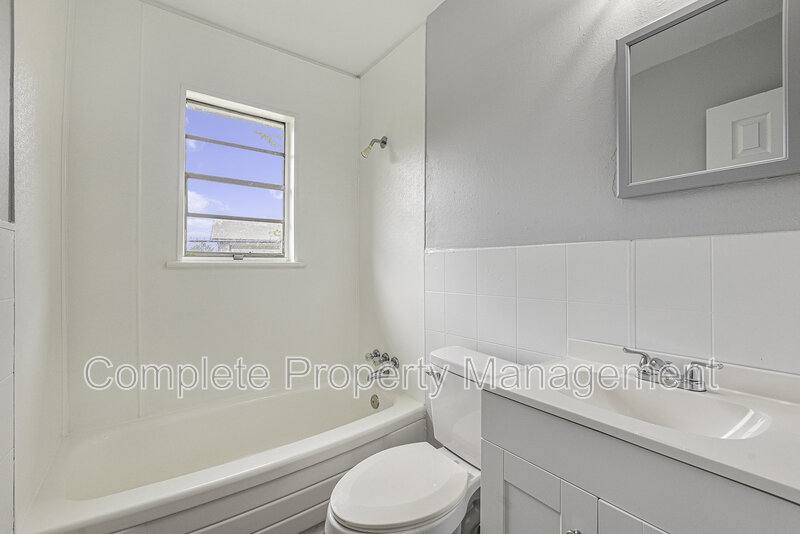 Apartment for rent at 1624 19th St Ensley - B, Birmingham, AL 35218