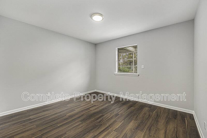 Apartment for rent at 1624 19th St Ensley - B, Birmingham, AL 35218