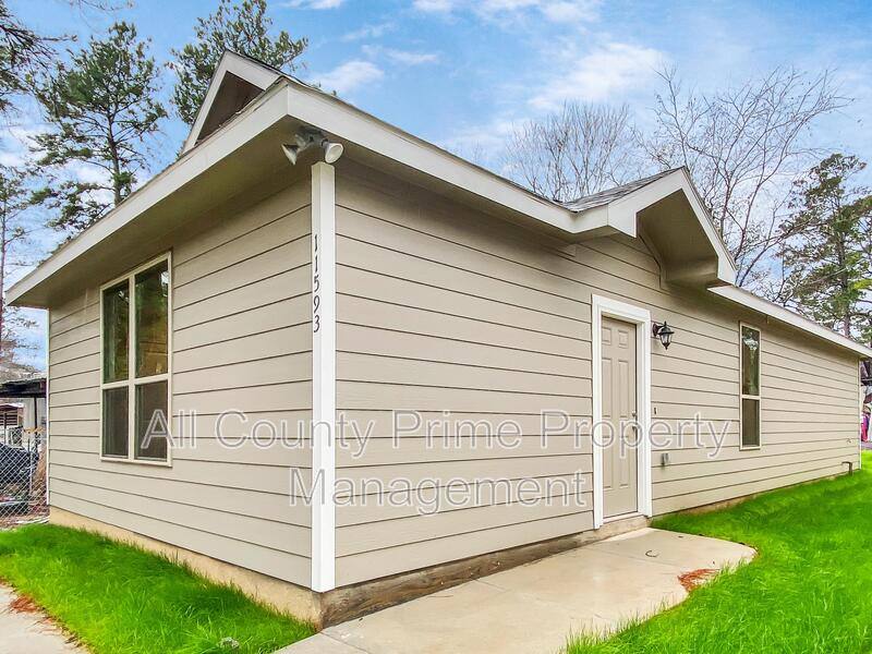 House for rent at 11593 Persimmon St, Willis, TX 77318