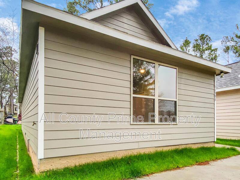 House for rent at 11593 Persimmon St, Willis, TX 77318