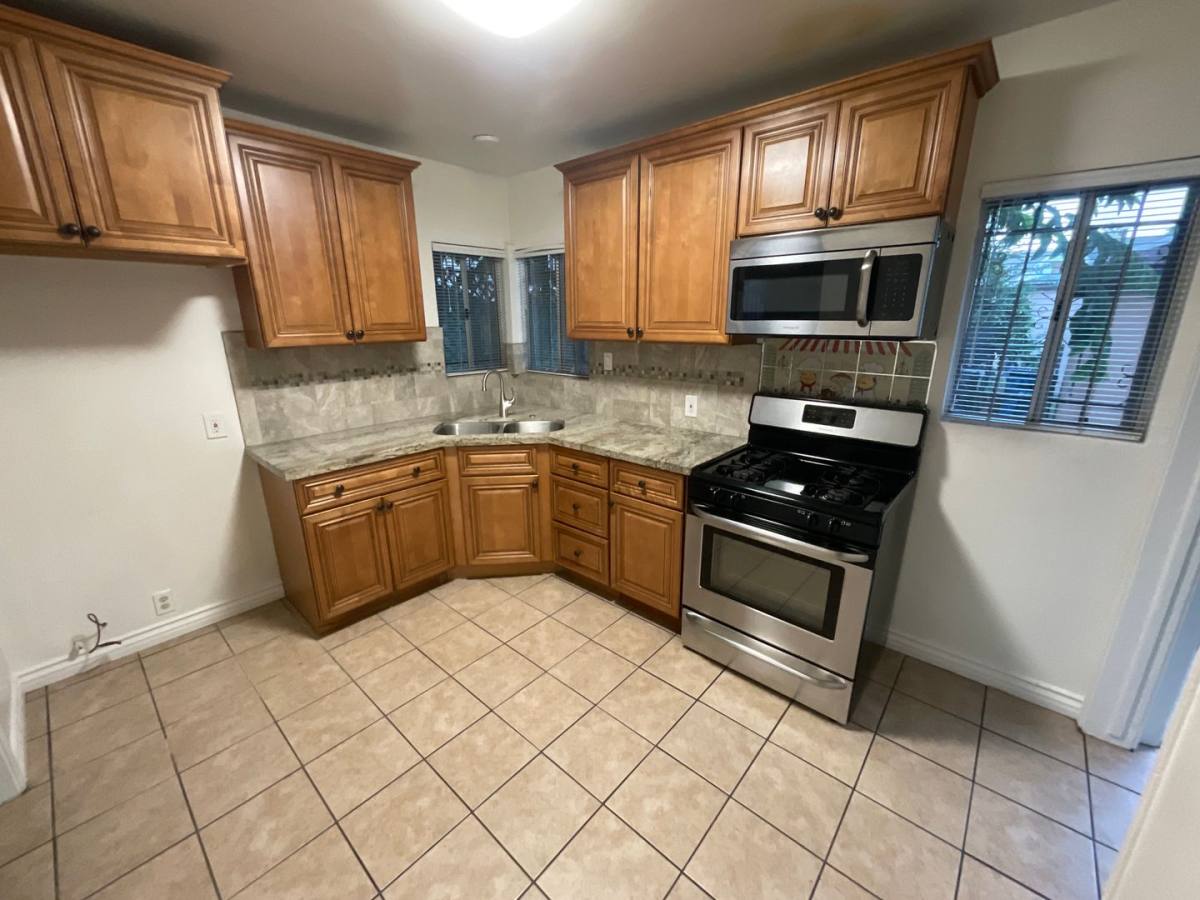 Apartment for rent at 519 S Tamarind Ave, Compton, CA 90220