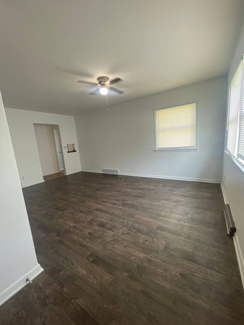 House for rent at 137 Western Ave, Waterloo, IA 50701