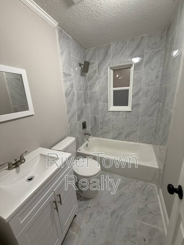 Apartment for rent at 1659 Southern Ave, Memphis, TN 38114
