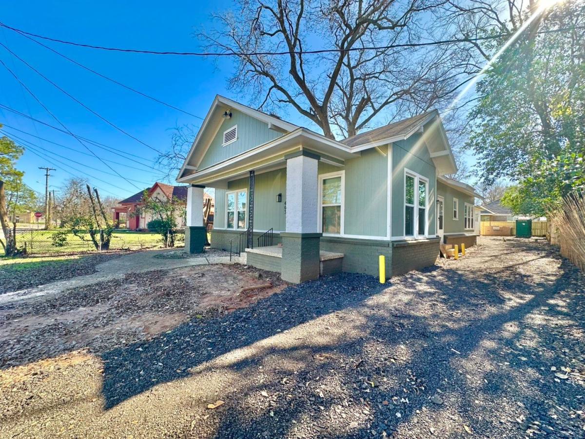 Apartment for rent at 403 E Noble St, Tyler, TX 75702