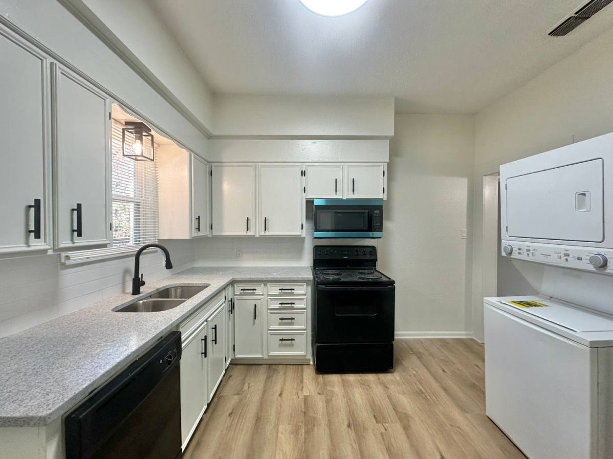Apartment for rent at 403 E Noble St, Tyler, TX 75702