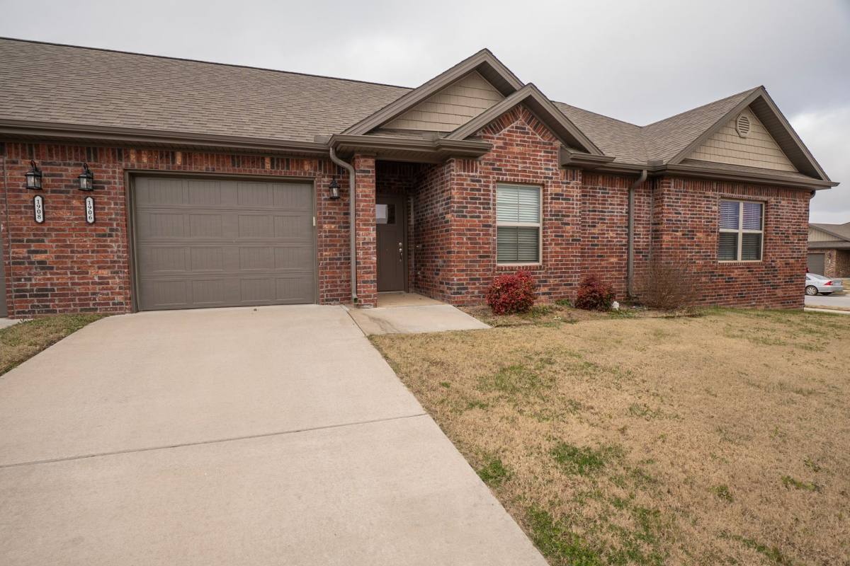 House for rent at 1914 Booker Circle, Pea Ridge, AR 72751