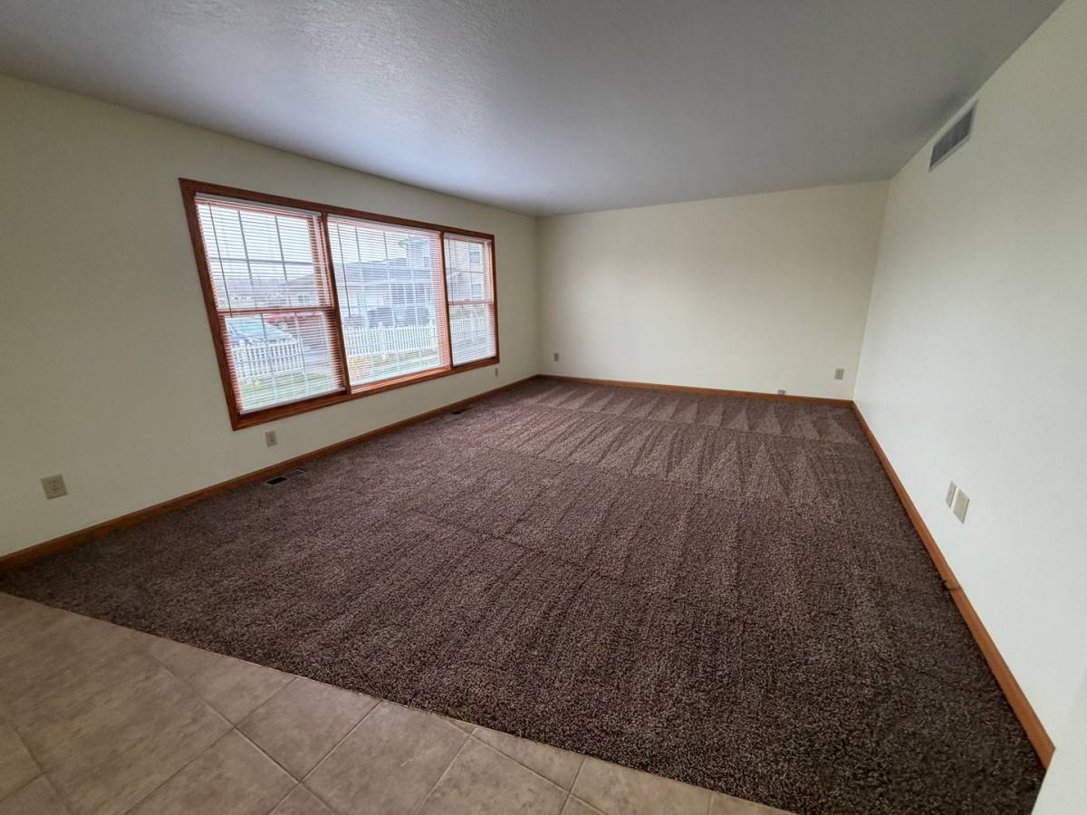 Apartment for rent at 1114 W Depoy Dr, Columbia City, IN 46725