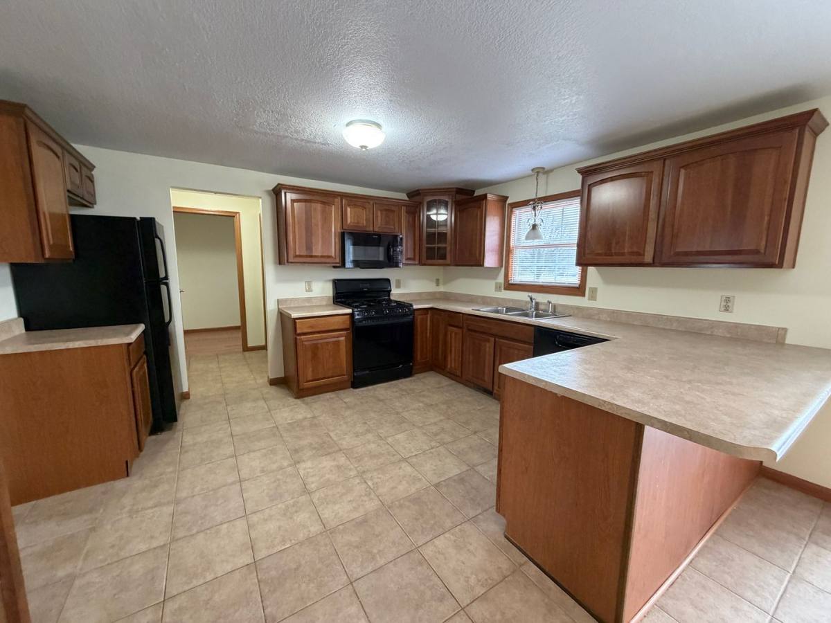Apartment for rent at 1114 W Depoy Dr, Columbia City, IN 46725