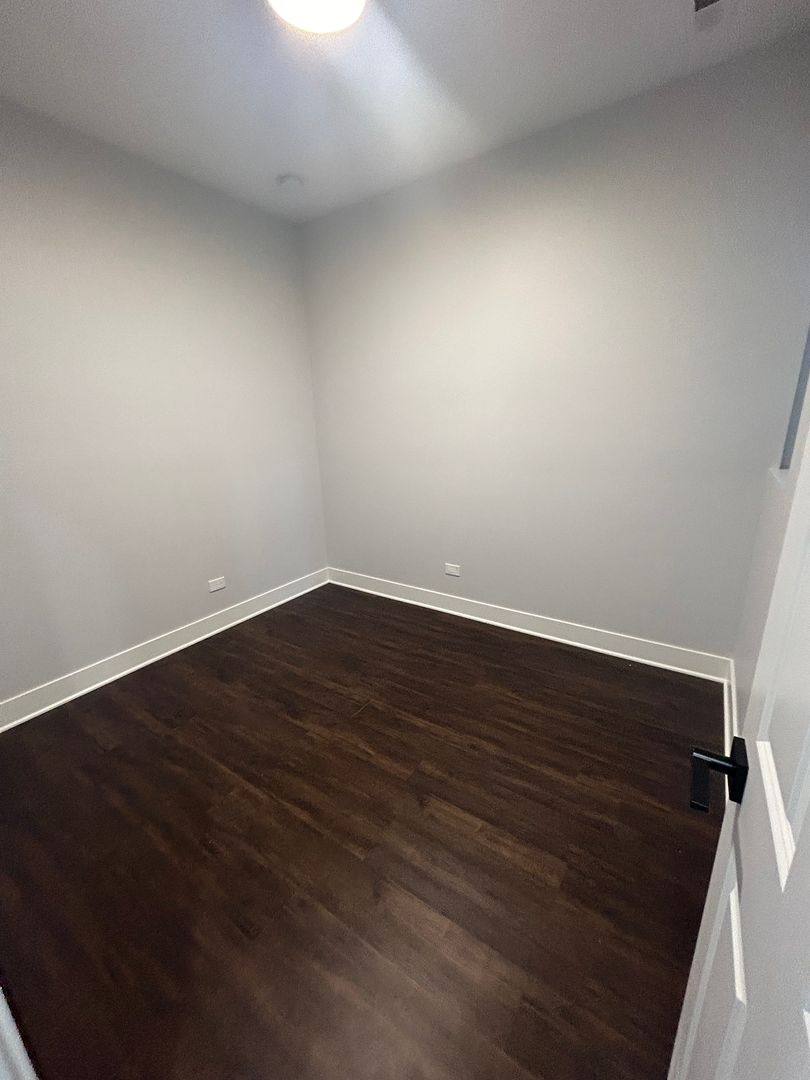 Apartment for rent at 2173 W Wilson Ave, Chicago, IL 60625