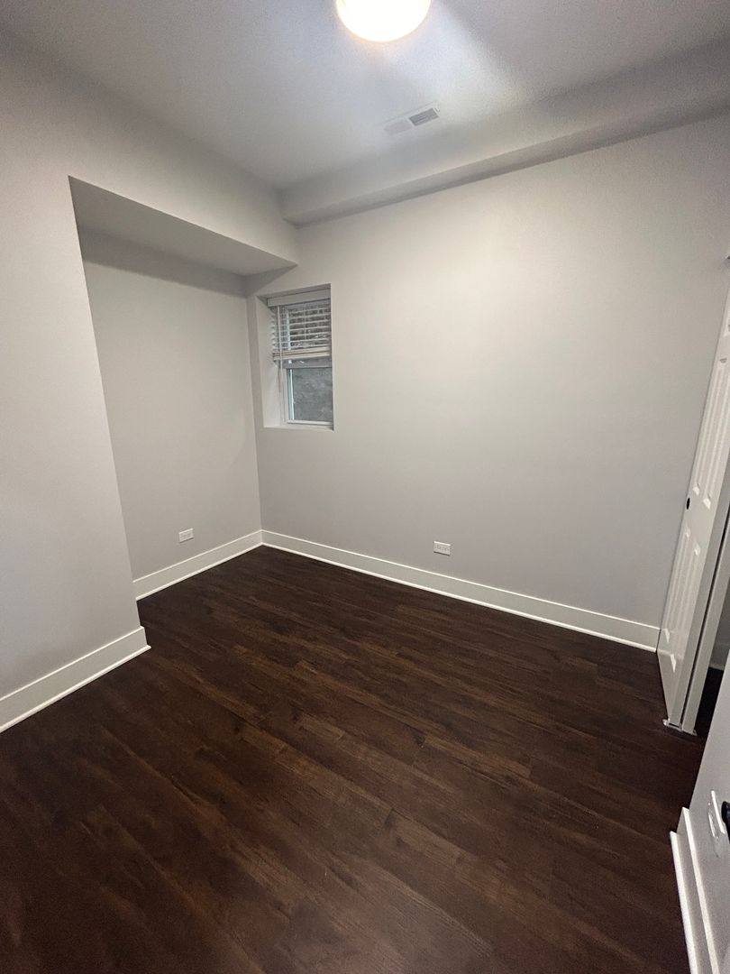 Apartment for rent at 2173 W Wilson Ave, Chicago, IL 60625