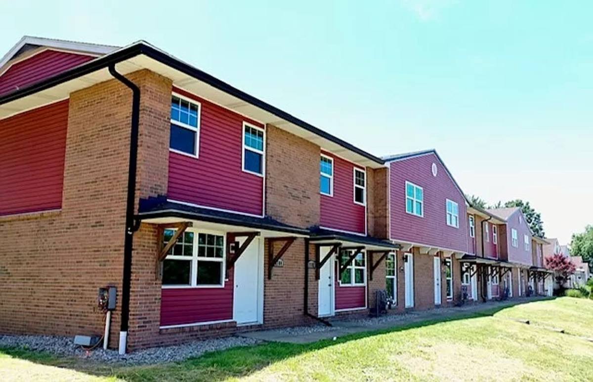 Apartment for rent at 2166-2184 Mogadore, Akron, OH 44312