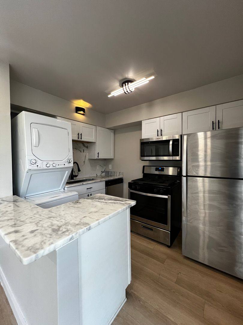 Apartment for rent at 1030 Poplar Ave, Memphis, TN 38105