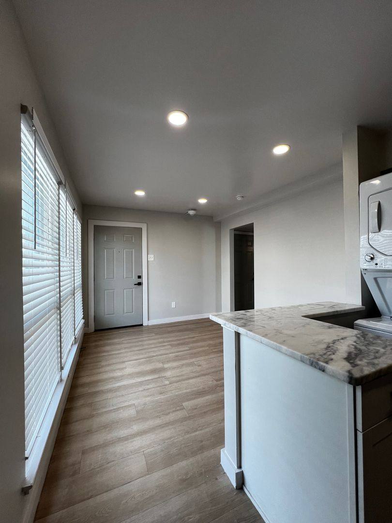 Apartment for rent at 1030 Poplar Ave, Memphis, TN 38105