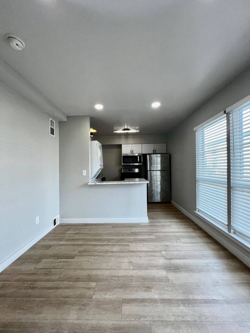 Apartment for rent at 1030 Poplar Ave, Memphis, TN 38105